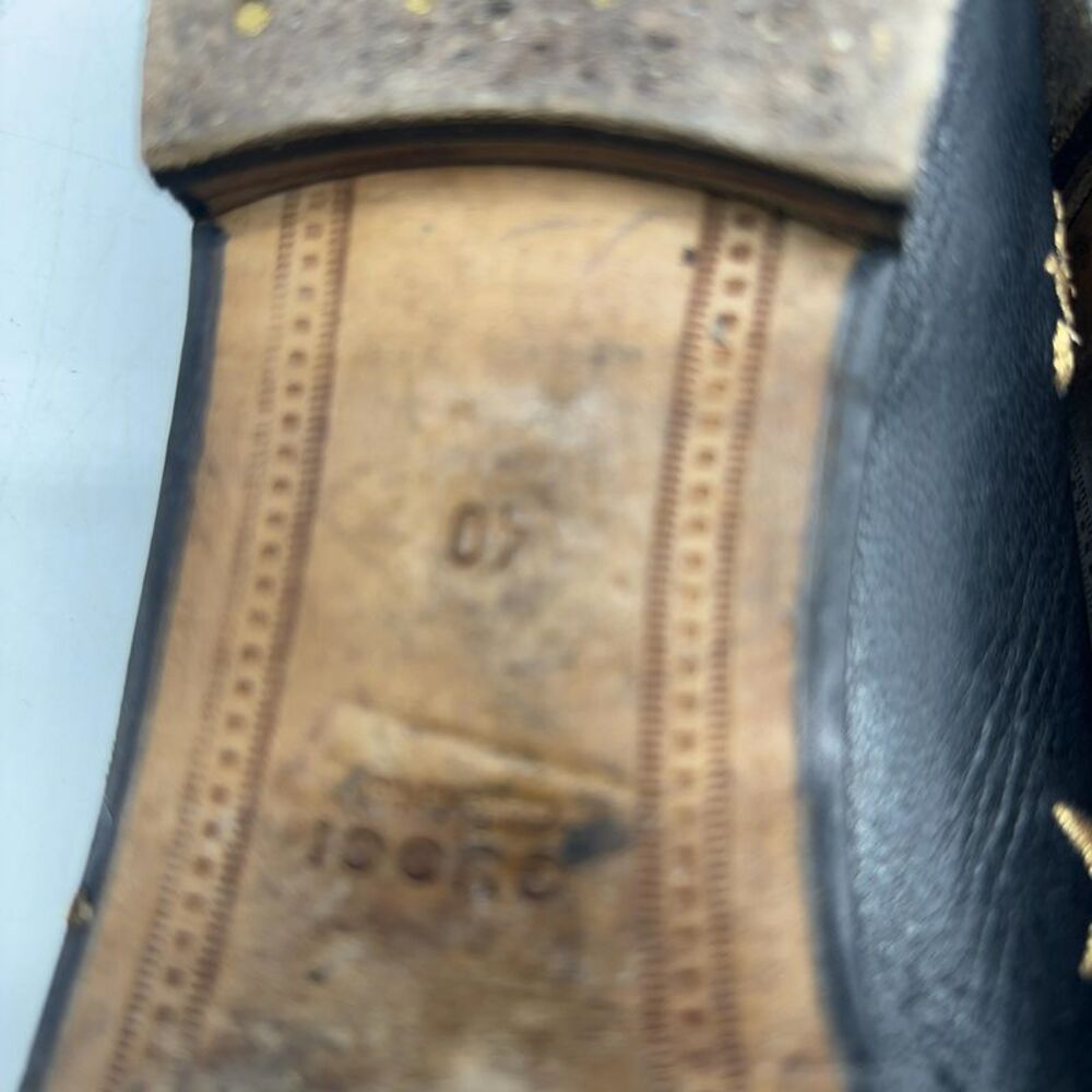 Gucci Jordaan Bee & Star Embroidered Leather Loafers - Picture 6 of 7